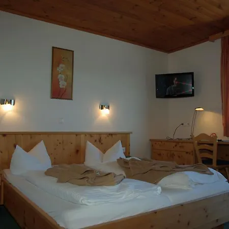 Otel Almhotel Fichtenheim Berg im Drautal